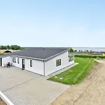 Constantin - 500m From The Sea By Interhome